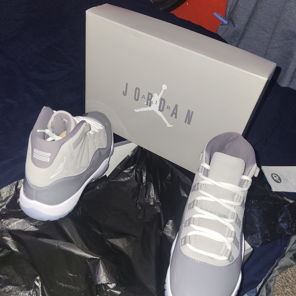Jordan cool Grey 11's - Picture 7 of 7
